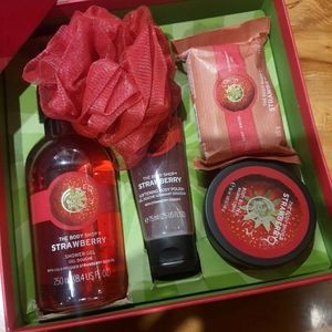 The Body Shop Strawberry Bath Kit
